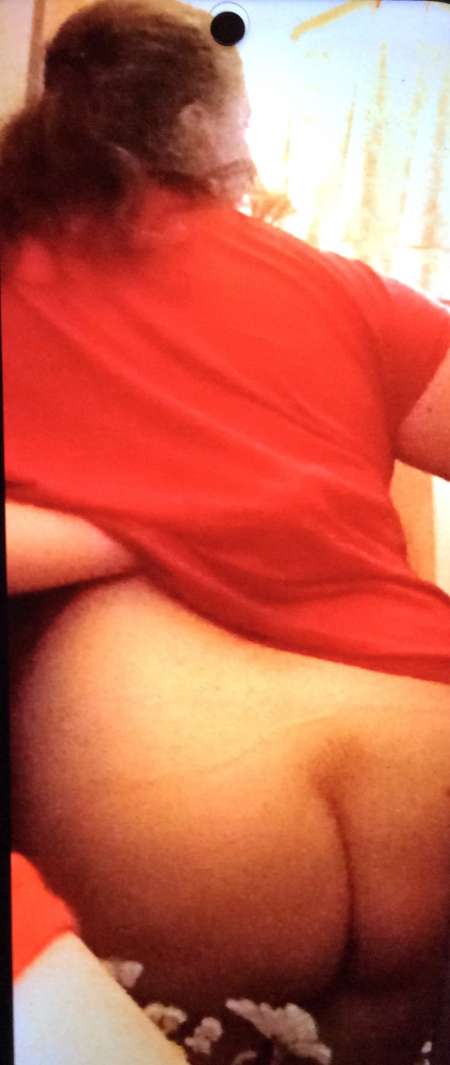  45A.BRUNE.avec.des.formes.pr.fell.sexe. — photo 3