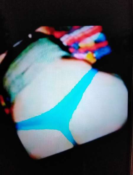  45A.BRUNE.avec.des.formes.pr.fell.sexe. — photo 5