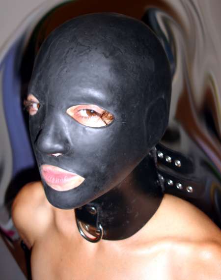 recherche femme en cuir latex pvc sur la reunion