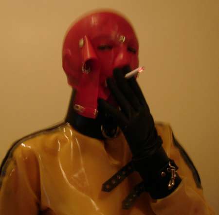 recherche femme en cuir latex pvc sur la reunion — photo 4