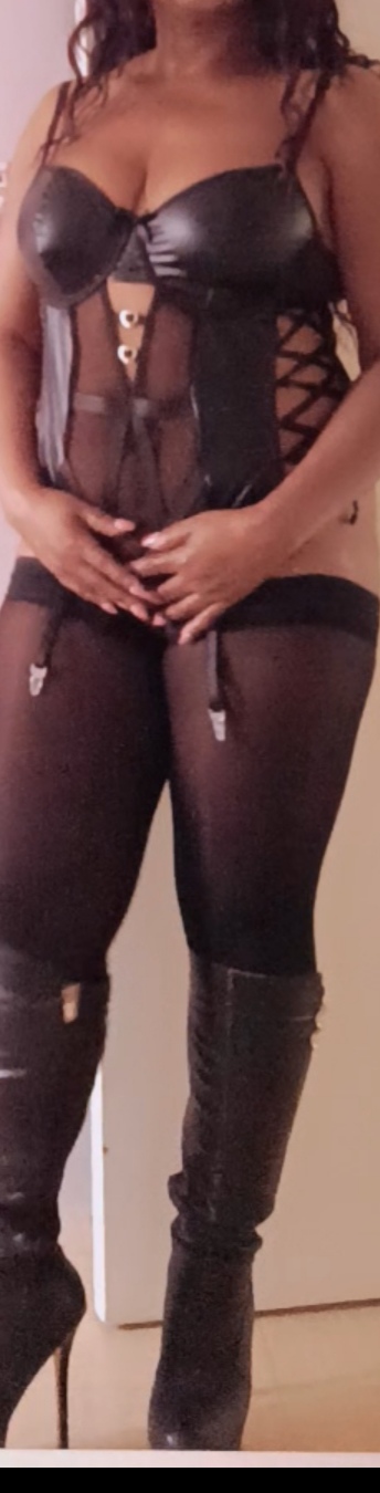  Femme Black a votre service — photo 2