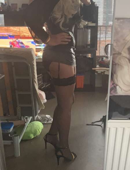 Travesti sexy se déplace — photo 3