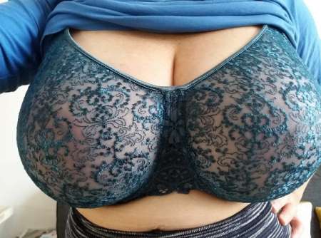 sarah, pulpeuse, joueuse et mature — photo 3