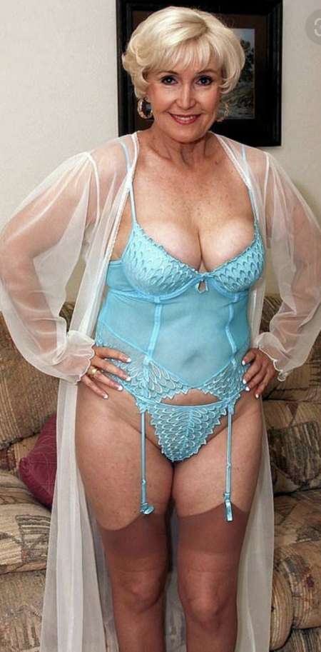 Votre femme mature exhibée devant un photographe — photo 2