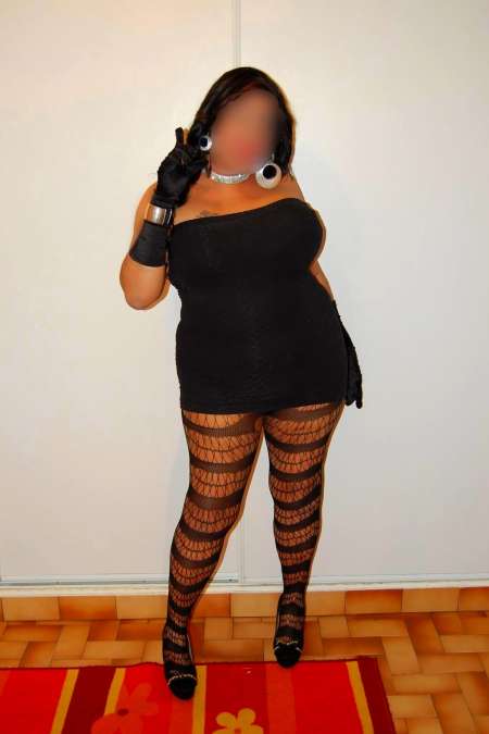 IZA BELLE FEMME A PULPEUSE SUR L'ISLE — photo 3
