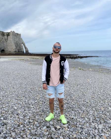 Bonjur..je M’appelle Artemii ..j’ai 25 âne