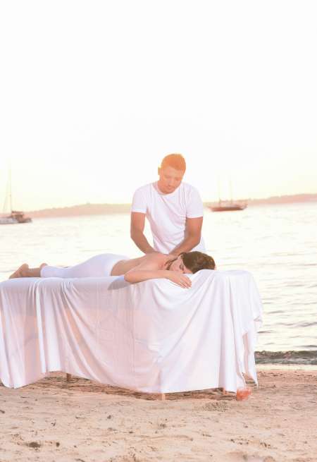 Masseur naturiste hétéro