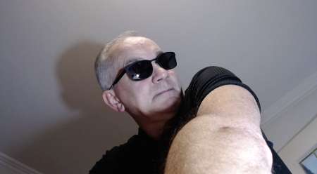 HOMME 60,PYSIQUE AGREABLE,MINCE,SENSUEL ET GENTIL — photo 2