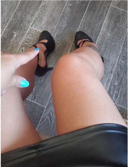 Fétichisme pieds / Adoration poitrine — photo 3