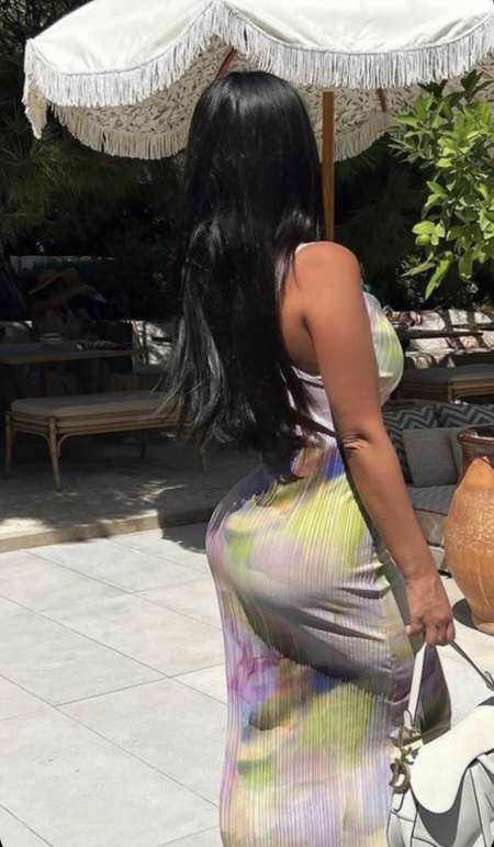 Jolie brunette sexy