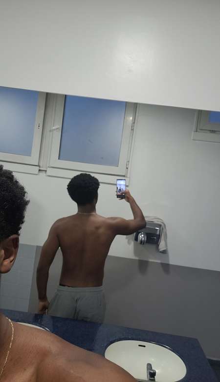 Guadeloupeen de 21 ans recherche femme plus agé