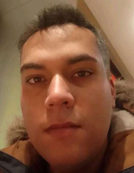 Jeune homme pour le plaisir d'une femme