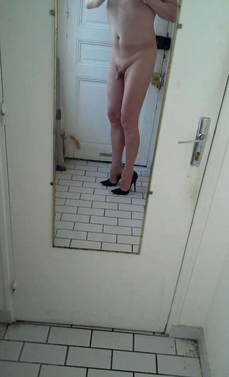 Delphine travestie hot pour seniors courtois — photo 2