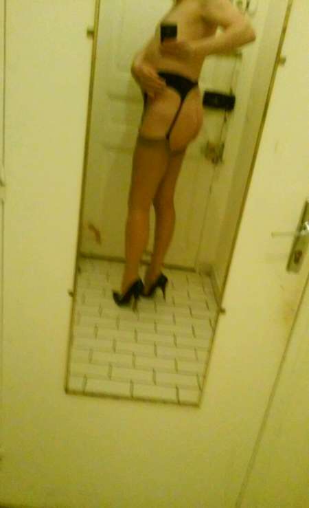 Delphine travestie hot pour seniors courtois — photo 3