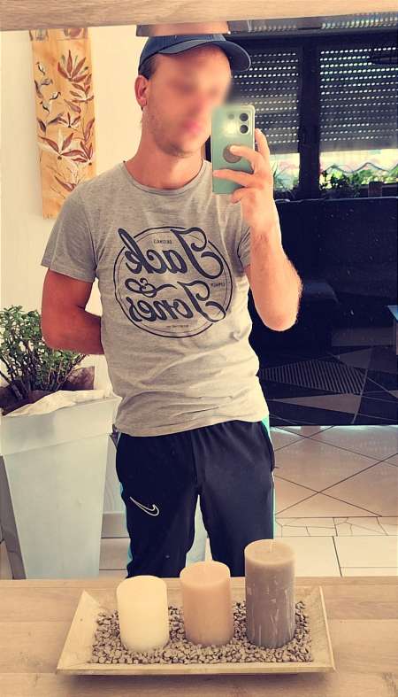 Jeune homme bm cherche fille pour plan à 2 ou +