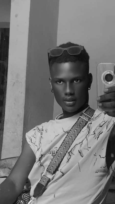 Gay efféminé cherche sugar daddy