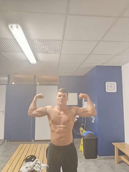 Cherche une femme pour me dépuceler