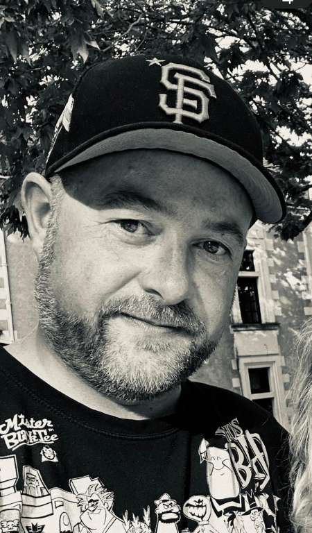 Doux câlin cultivé et très coquin