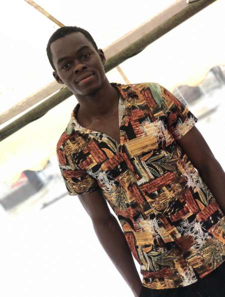 Jeune homme disponible pour satisfaire