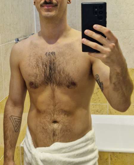 Kevin, 35 ans corps chaud, esprit libre, et un goû