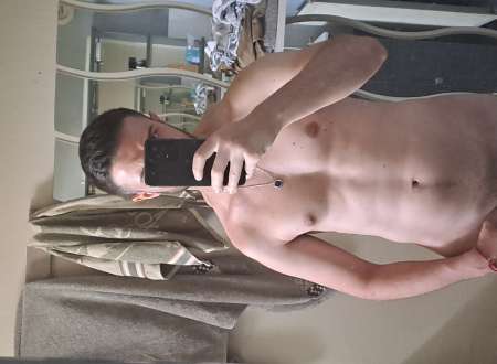  Jh très bien gaulé cherche partenaire coquine