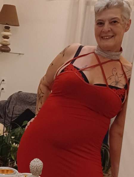 Sortir en clubs ou chez moi et aussi dominatrice — photo 2