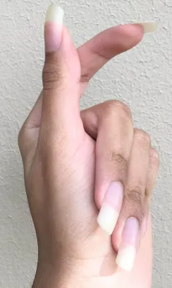 Main dispo pour vos photos/vidéos et autres