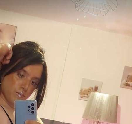Travesti latina à féconder dans un foyer — photo 2