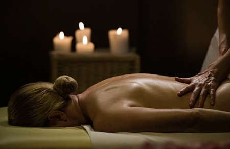 Massage relaxant à domicile pour dames