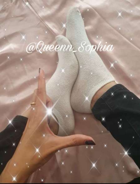 Domina maghrébine autoritaire pour soumis-virtuel