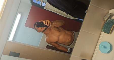 Viril, athlétique, dispo pour rencontres brûlantes — photo 2