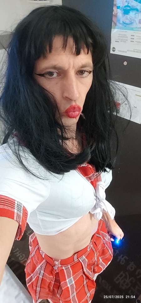 Travesti organise un gangbang le soir 04/04/26 — photo 3