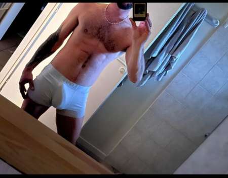 Jeune homme disponible pour rencontre