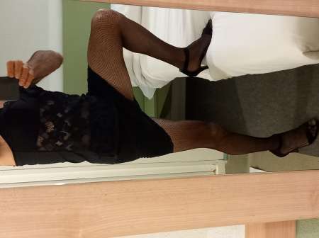 Petit cul en string ch h intéressé par la chose