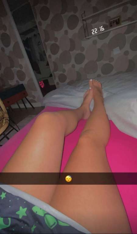 Leila dominante cherche soumis , lécheur de pied