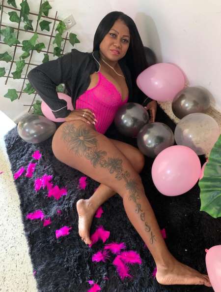 Latina karina discreta — photo 2