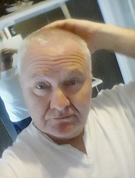 Monsieur respectueux pour jeune fille attitrée