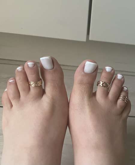 Dominatrice au Jeu Pervers te Reçoit à ses Pieds — photo 2