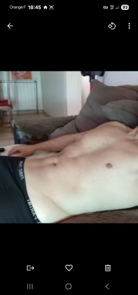 Beau mâle pour homme gourmand