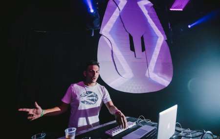 Homme hétérosexuel de 34 ans cherche à s amuser