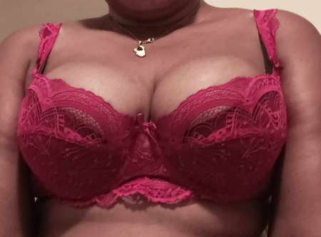 Une femme masseuse avec un joli poitrine — photo 3