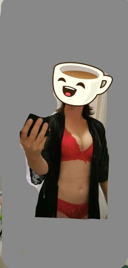 Femme en couple propose massage