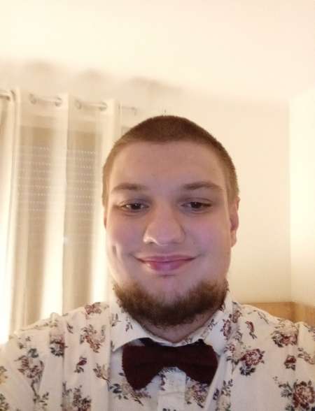 Un homme de 21 ans cherche femme expérimenté