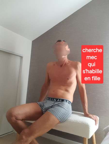 Cherche garçon en jupe et culotte qui reçoit. — photo 3