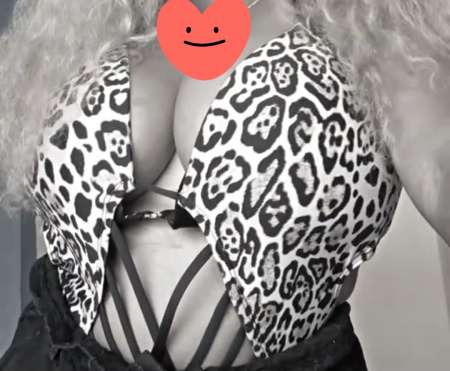 Nanie gros sein en photo réel