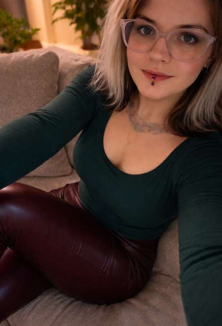 Jeune femme pétillante pour ton plaisir — photo 3