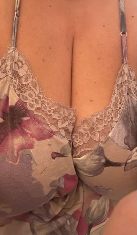 Belle ronde sexto vidéo photo et lingerie portée — photo 3