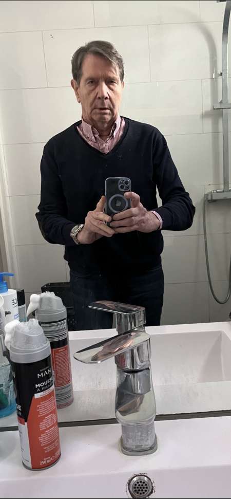 Femme de ménage exib et soumise