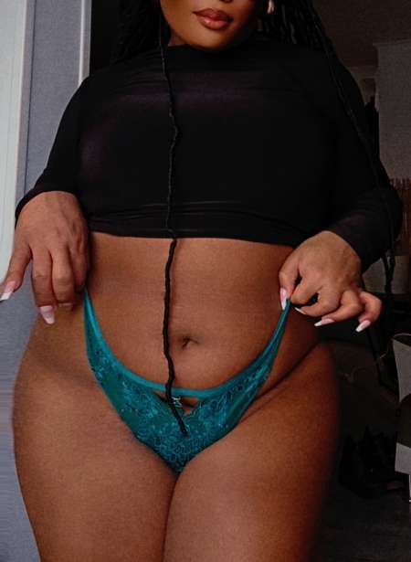 Jolie trans curvy de passage sur l'île — photo 4