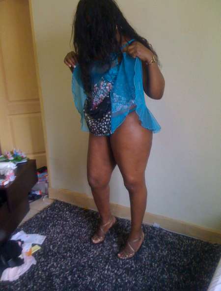 Femme africaine mûre à point